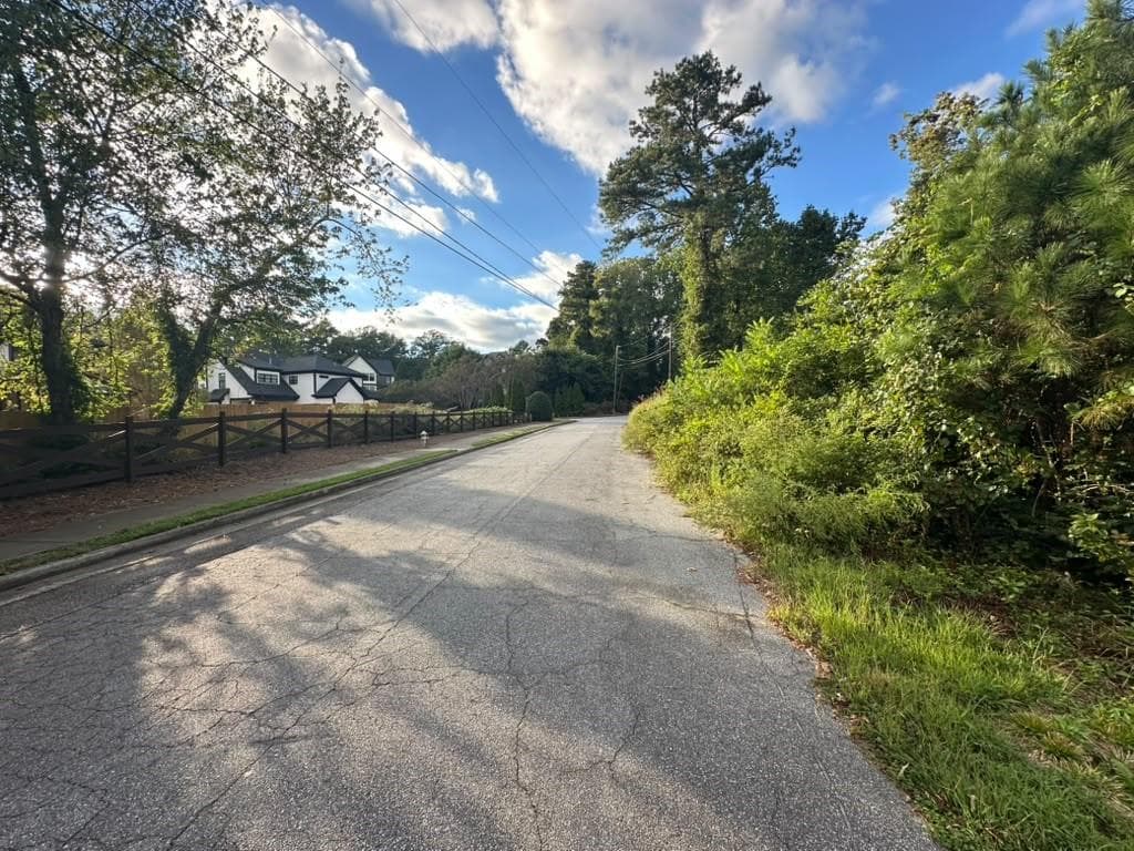 single family residence under contract at 5871 Community Road, Mableton, GA 30126 — photo 6