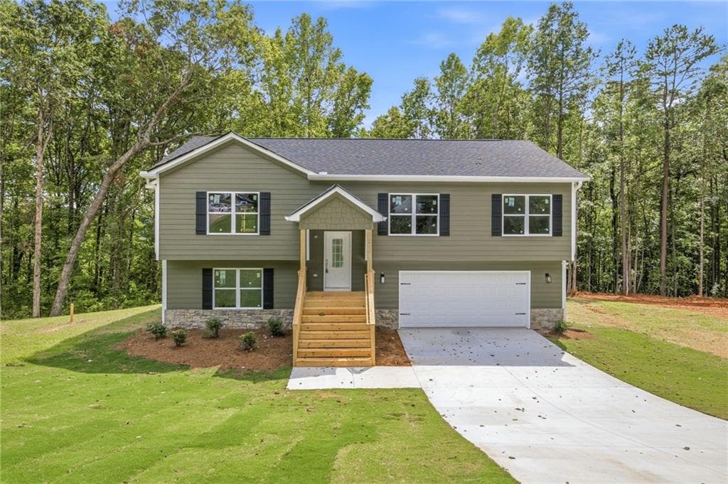 3 bedroom, 3 bathroom, 2,074 sq ft single family residence for sale at 284 Stonington Drive, Mount Airy, GA 30563