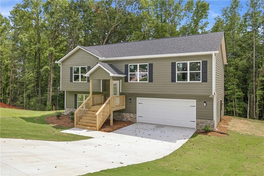 3 bedroom, 3 bathroom, 2,074 sq ft single family residence for sale at 284 Stonington Drive, Mount Airy, GA 30563 — photo 2