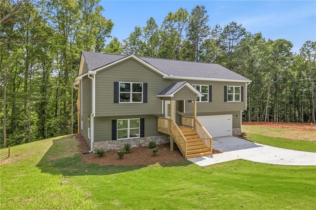 3 bedroom, 3 bathroom, 2,074 sq ft single family residence for sale at 284 Stonington Drive, Mount Airy, GA 30563 — photo 3