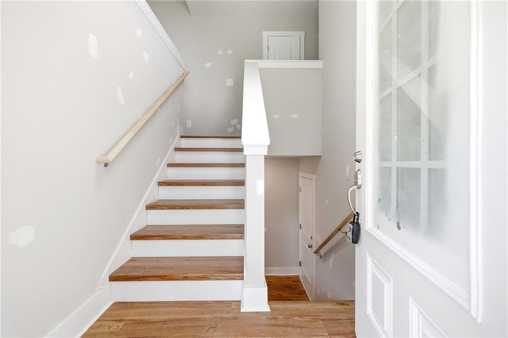 3 bedroom, 3 bathroom, 2,074 sq ft single family residence for sale at 284 Stonington Drive, Mount Airy, GA 30563 — photo 4