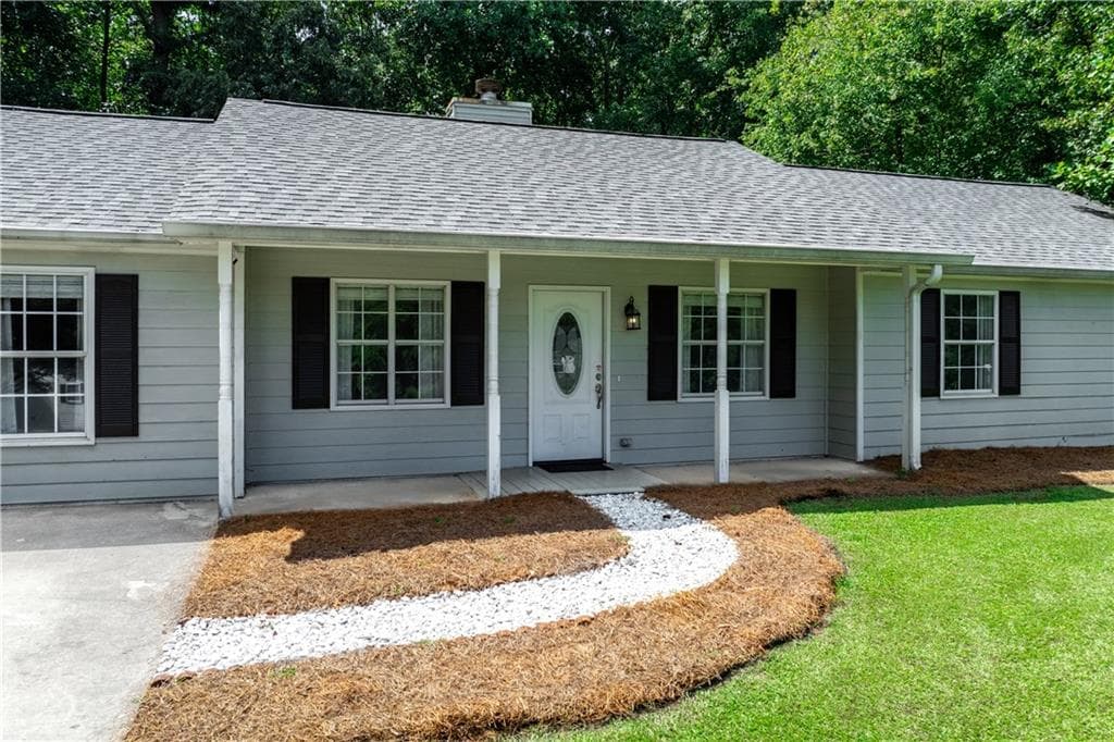 3 bedroom, 2 bathroom, 1,964 sq ft single family residence for sale at 1599 Jockey Court, Auburn, GA 30011 — photo 2