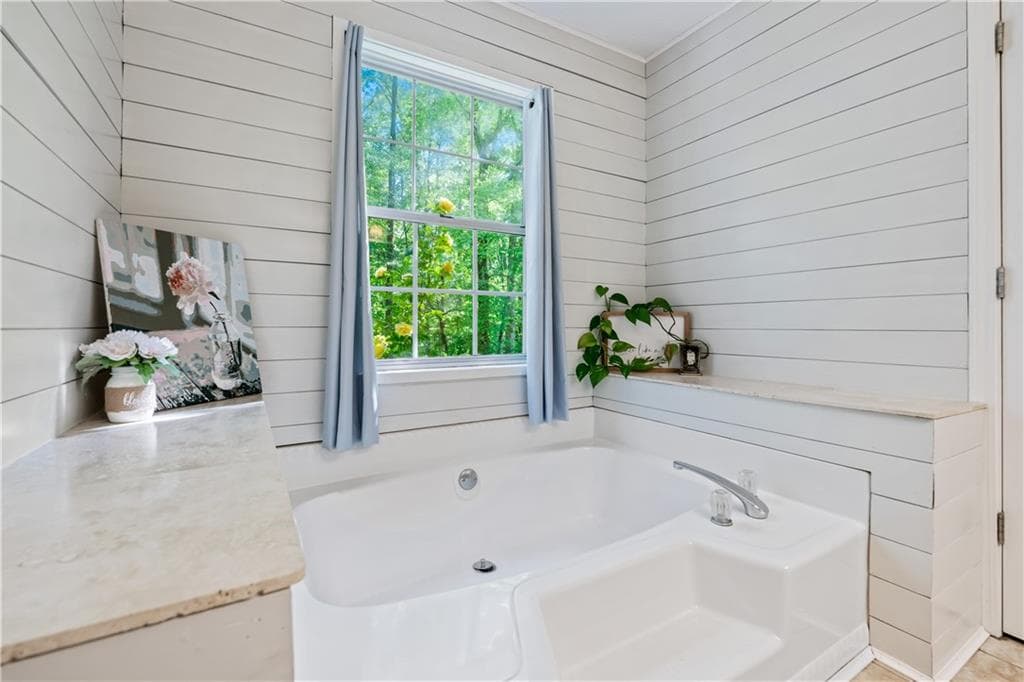 3 bedroom, 2 bathroom, 1,964 sq ft single family residence for sale at 1599 Jockey Court, Auburn, GA 30011 — photo 10