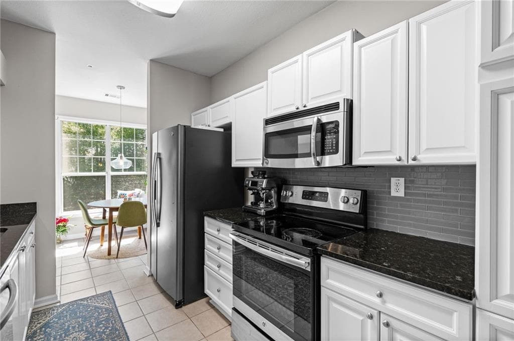 2 bedroom, 2 bathroom, 1,719 sq ft condominium for sale at 238 Edinburgh Court 238, Milton, GA 30004 — photo 5