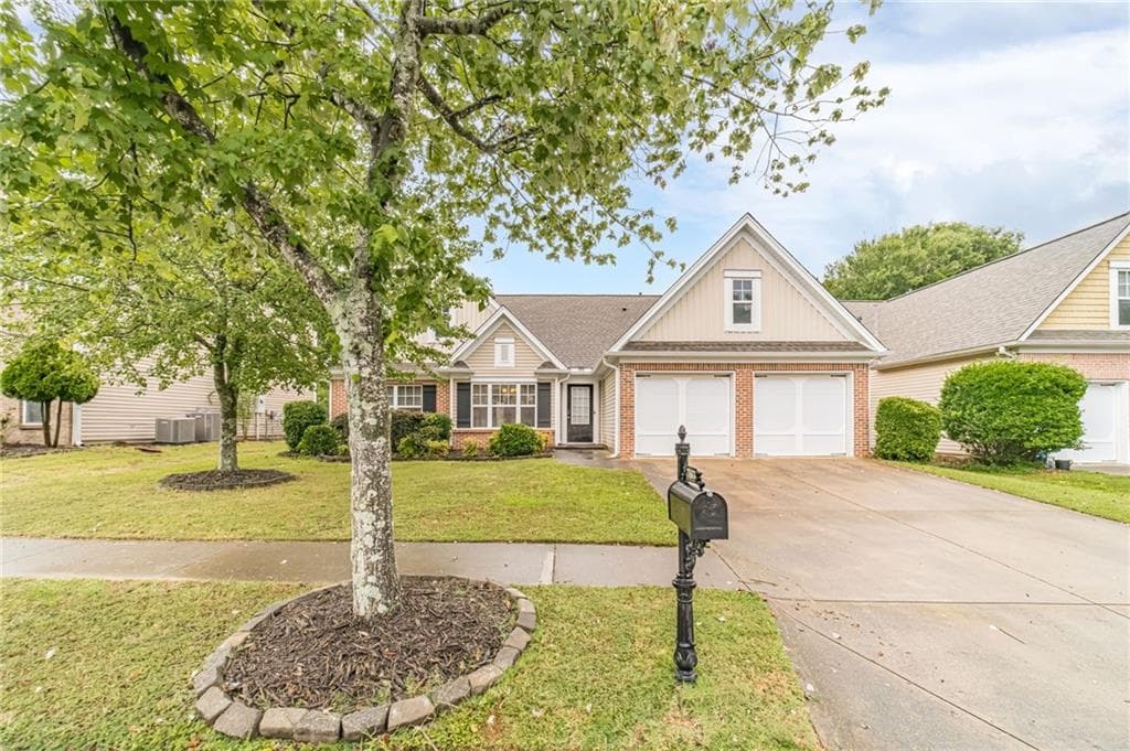 3 bedroom, 2 bathroom, 1,752 sq ft single family residence for sale at 2463 Walnut Tree Lane, Buford, GA 30519 — photo 2