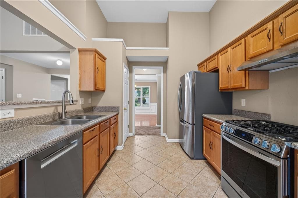 3 bedroom, 2 bathroom, 1,752 sq ft single family residence for sale at 2463 Walnut Tree Lane, Buford, GA 30519 — photo 6