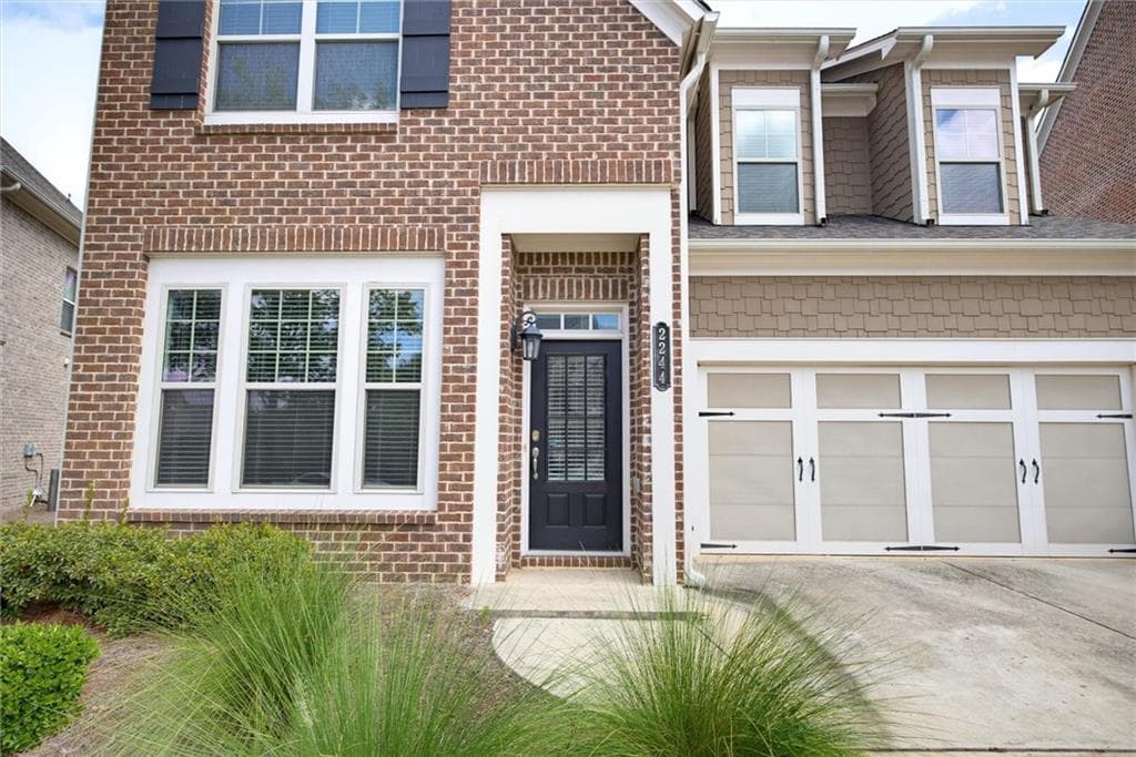4 bedroom, 3 bathroom, 2,712 sq ft single family residence for sale at 2244 Nancy Creek Drive, Atlanta, GA 30341 — photo 4