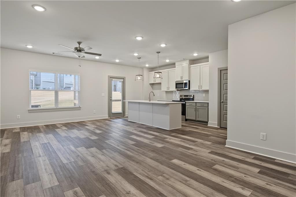 4 bedroom, 3 bathroom, 2,351 sq ft townhouse for sale at 4355 Fern River Bend 34, Norcross, GA 30093 — photo 6