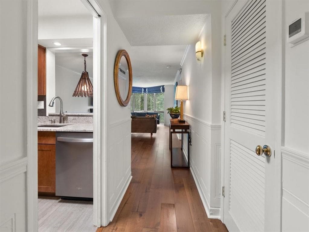 1 bedroom, 1 bathroom, 807 sq ft condominium for sale at 2870 Pharr Court South 509, Atlanta, GA 30305 — photo 9