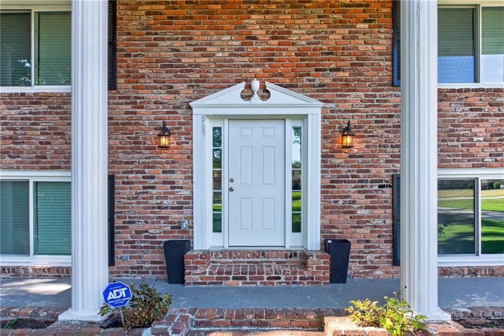 5 bedroom, 3 bathroom, 3,023 sq ft single family residence for sale at 869 April Drive, Conyers, GA 30094 — photo 2
