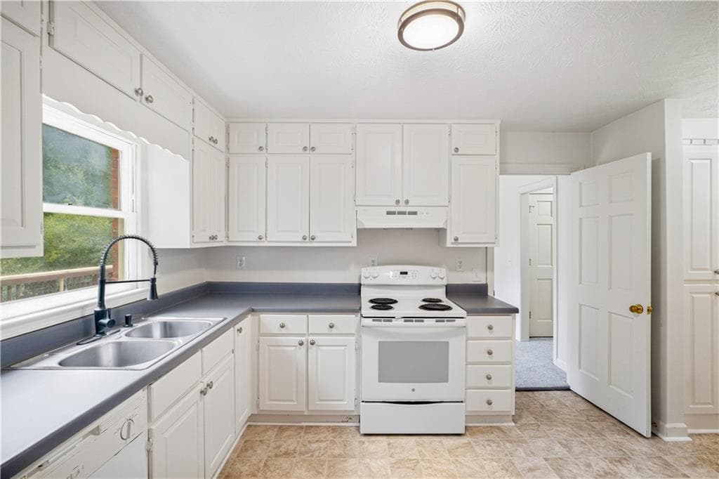 5 bedroom, 4 bathroom, 3,450 sq ft single family residence for sale at 1502 Shoal Creek Drive, Conyers, GA 30094 — photo 6