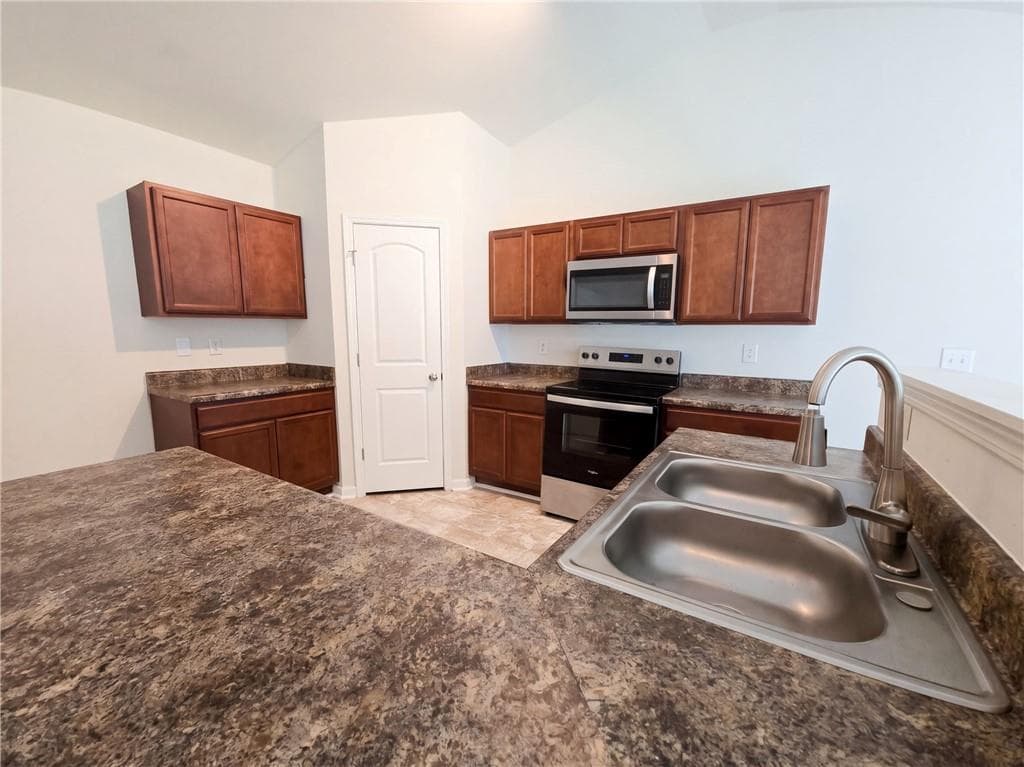 3 bedroom, 2 bathroom, 1,876 sq ft single family residence for sale at 1007 Haley Street, Macon, GA 31217 — photo 2
