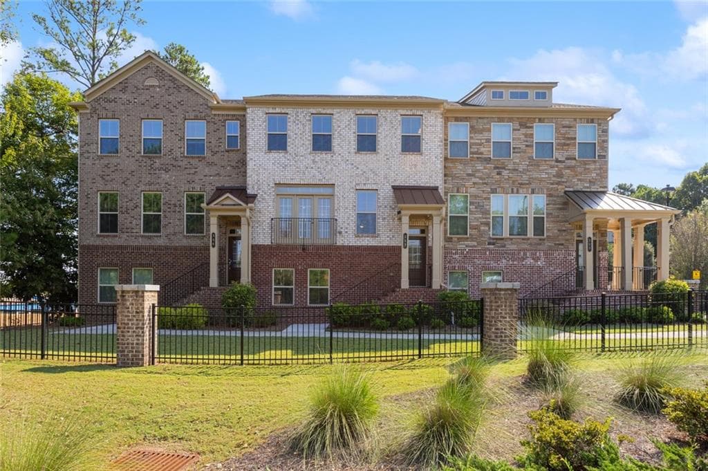 3 bedroom, 4 bathroom, 2,322 sq ft townhouse for sale at 352 Provenance Drive, Sandy Springs, GA 30328 — photo 3