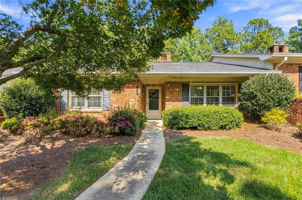 2 bedroom, 2 bathroom, 1,610 sq ft condominium for sale at 6381 E Deerhollow Way, Peachtree Corners, GA 30092 — photo 2