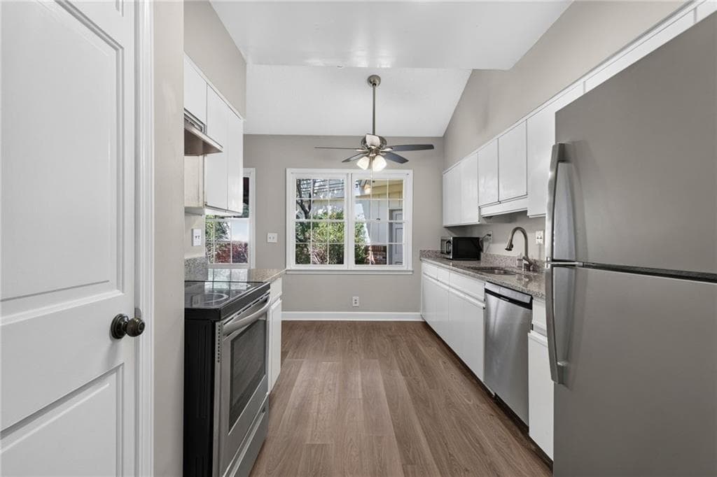 2 bedroom, 2 bathroom, 1,610 sq ft condominium for sale at 6381 E Deerhollow Way, Peachtree Corners, GA 30092 — photo 6
