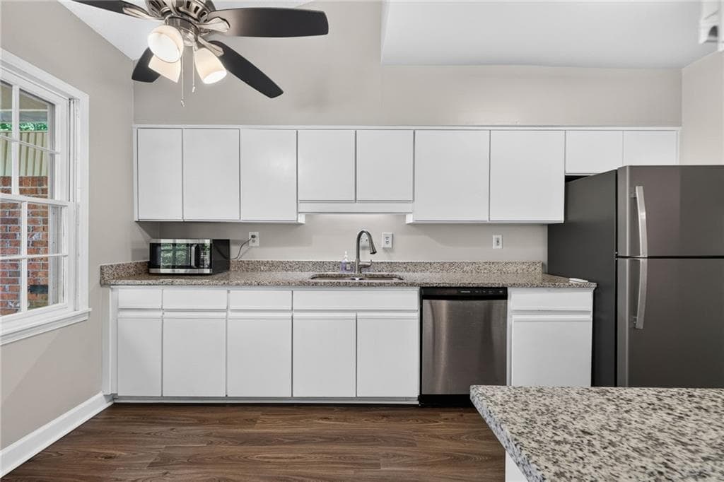 2 bedroom, 2 bathroom, 1,610 sq ft condominium for sale at 6381 E Deerhollow Way, Peachtree Corners, GA 30092 — photo 9