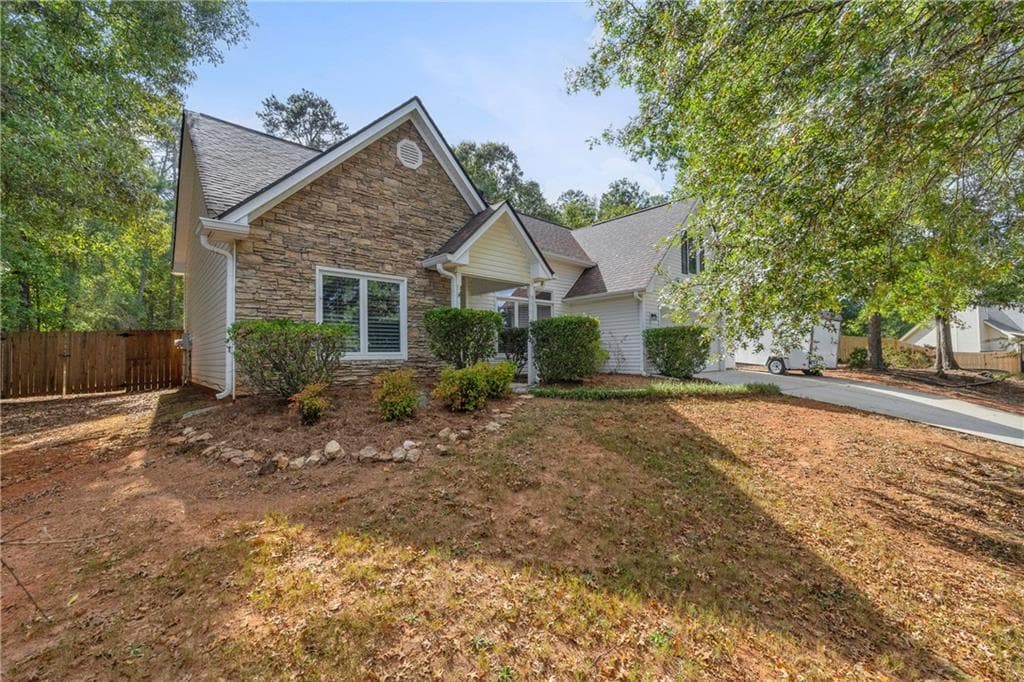 3 bedroom, 2 bathroom, 1,749 sq ft single family residence for sale at 80 Berkshire Keep, Covington, GA 30016 — photo 3