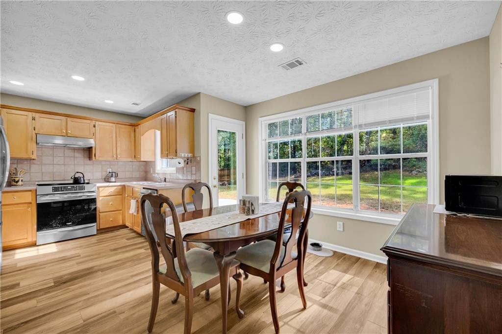 3 bedroom, 2 bathroom, 1,749 sq ft single family residence for sale at 80 Berkshire Keep, Covington, GA 30016 — photo 9