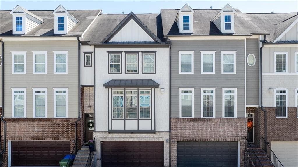 3 bedroom, 4 bathroom, 2,862 sq ft townhouse for sale at 2141 Shale Lane, Atlanta, GA 30318 — photo 1 of 51