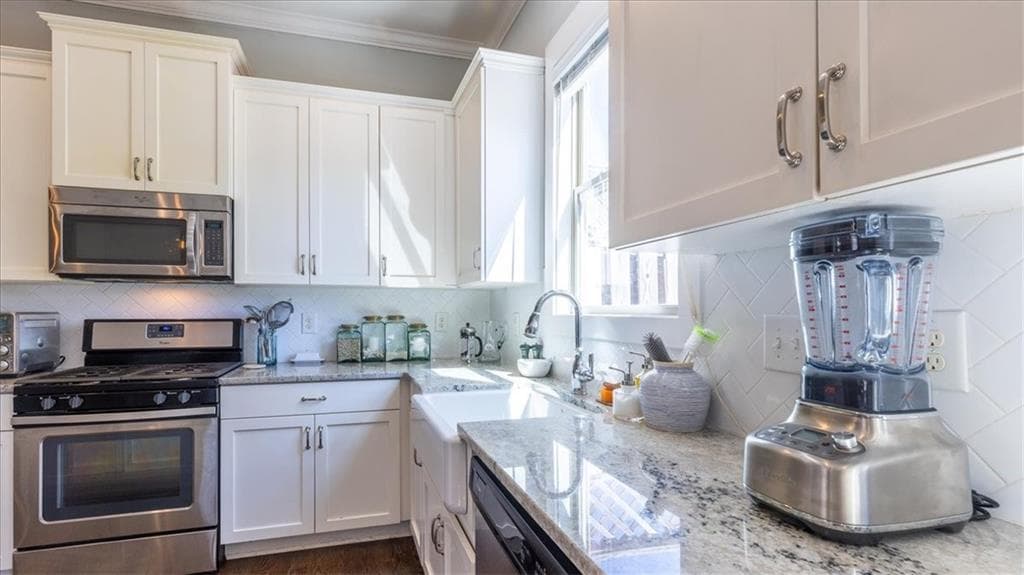 3 bedroom, 4 bathroom, 2,862 sq ft townhouse for sale at 2141 Shale Lane, Atlanta, GA 30318 — photo 6