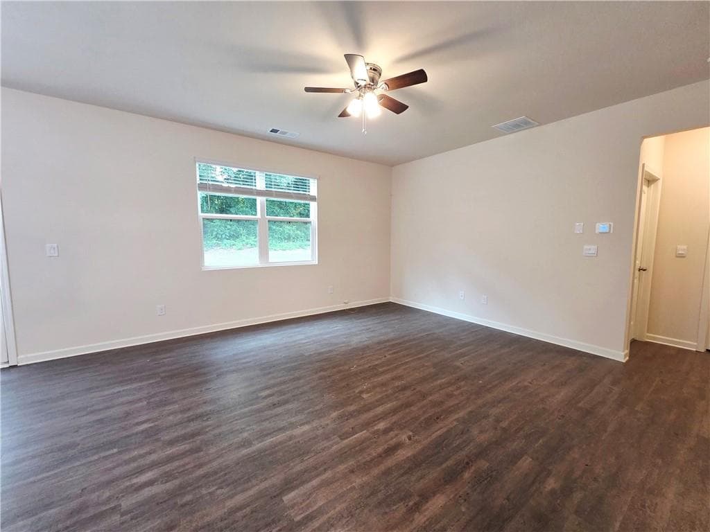 5 bedroom, 3 bathroom, 2,449 sq ft single family residence for rent at 274 Walnut Grove Way, Pendergrass, GA 30567 for $2,350 a month — photo 3