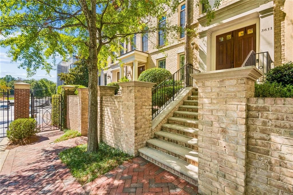 3 bedroom, 5 bathroom, 3,042 sq ft townhouse for sale at 3611 E Paces Way, Atlanta, GA 30326 — photo 3