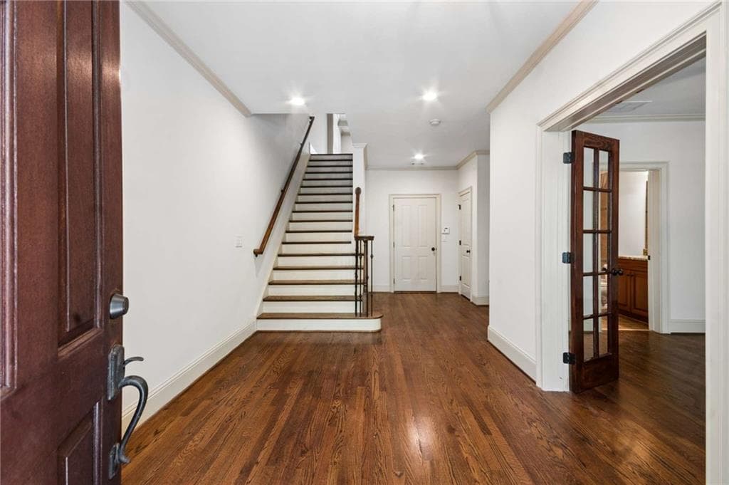3 bedroom, 5 bathroom, 3,042 sq ft townhouse for sale at 3611 E Paces Way, Atlanta, GA 30326 — photo 4