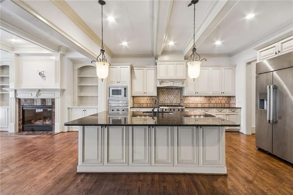 3 bedroom, 5 bathroom, 3,042 sq ft townhouse for sale at 3611 E Paces Way, Atlanta, GA 30326 — photo 10