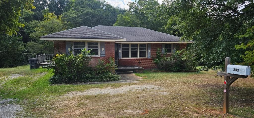 3 bedroom, 1 bathroom, 1,008 sq ft single family residence for sale at 333 Henderson Street, Jackson, GA 30233 — photo 1 of 15