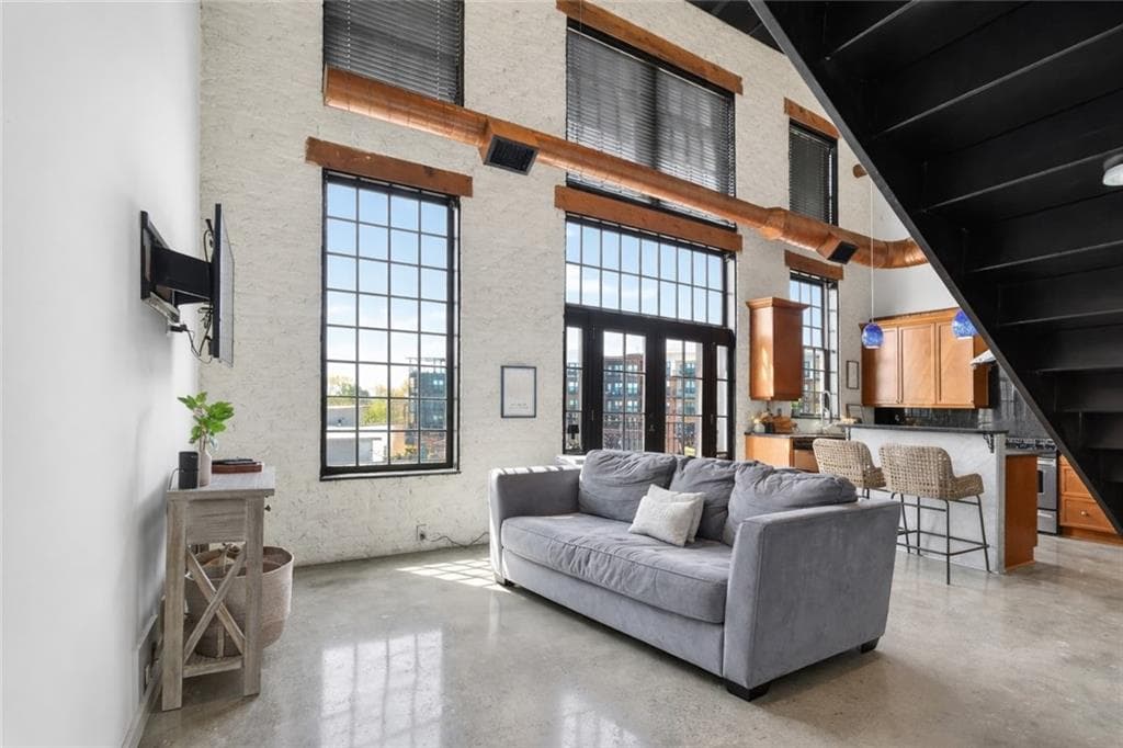 2 bedroom, 2 bathroom, 1,223 sq ft condominium for sale at 5434 Peachtree Road 117, Atlanta, GA 30341 — photo 2