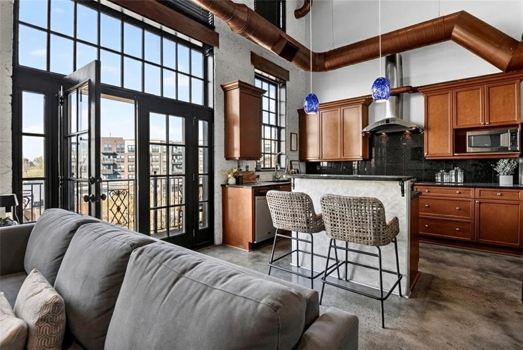 2 bedroom, 2 bathroom, 1,223 sq ft condominium for sale at 5434 Peachtree Road 117, Atlanta, GA 30341 — photo 4