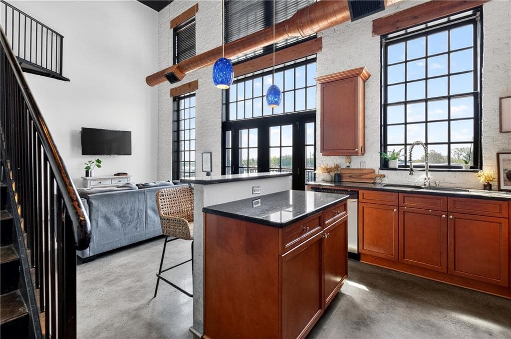 2 bedroom, 2 bathroom, 1,223 sq ft condominium for sale at 5434 Peachtree Road 117, Atlanta, GA 30341 — photo 7