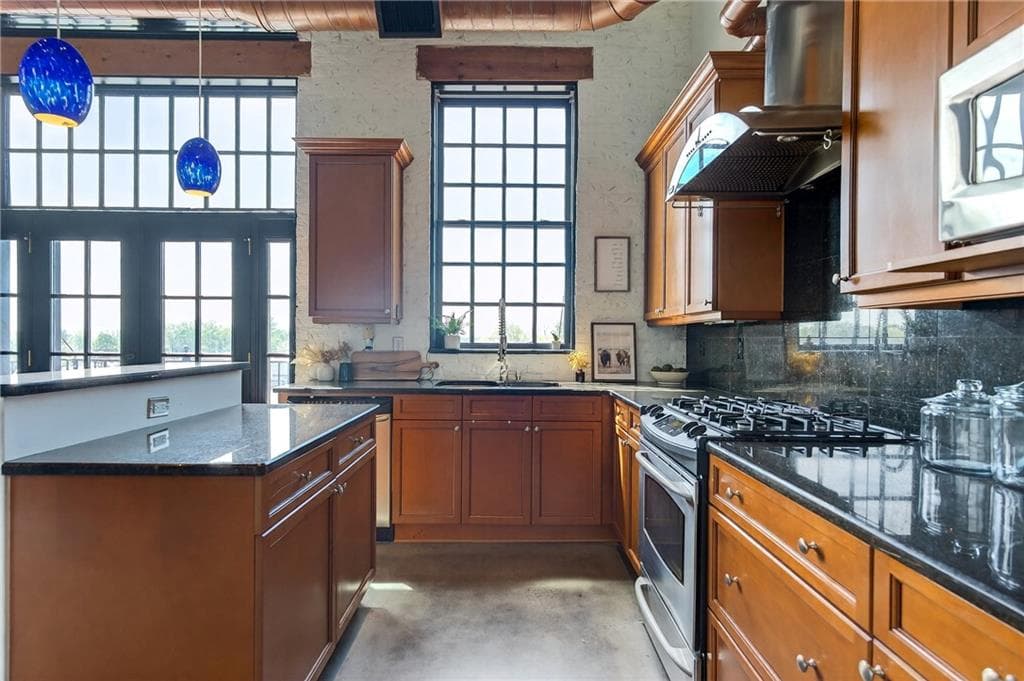 2 bedroom, 2 bathroom, 1,223 sq ft condominium for sale at 5434 Peachtree Road 117, Atlanta, GA 30341 — photo 9