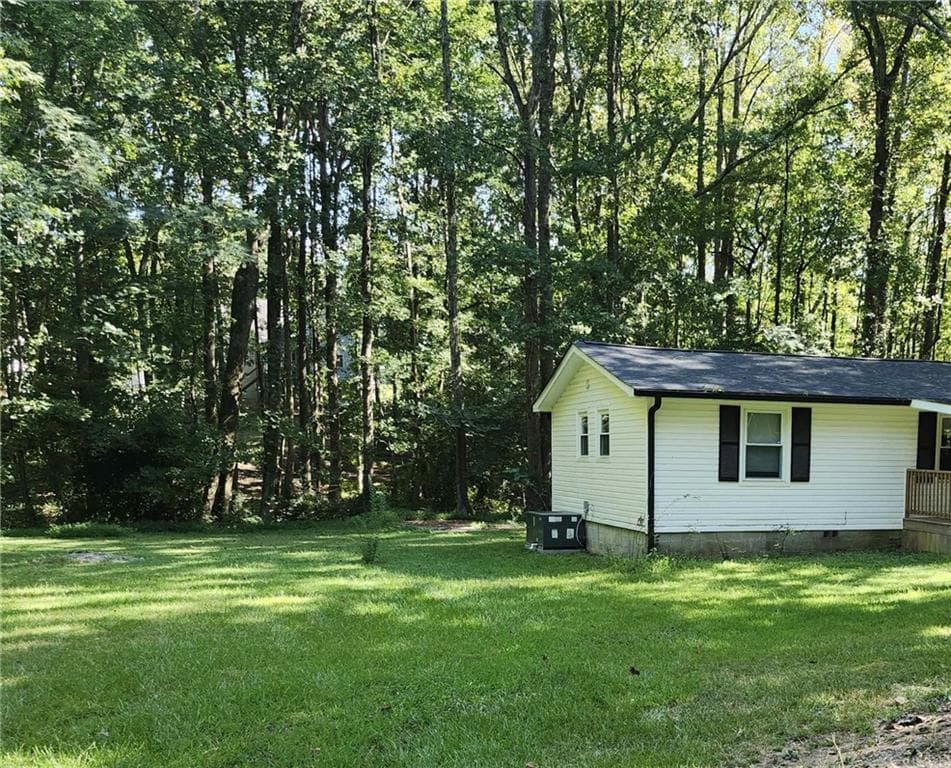 3 bedroom, 1 bathroom, 880 sq ft single family residence under contract at 62 Mcclure Road, Temple, GA 30179 — photo 2
