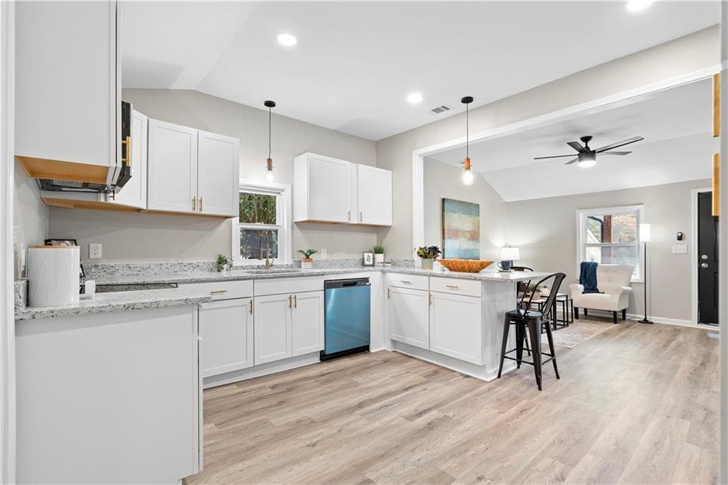 3 bedroom, 2 bathroom, 1,034 sq ft single family residence for sale at 118 Perry Street, Monroe, GA 30655 — photo 5