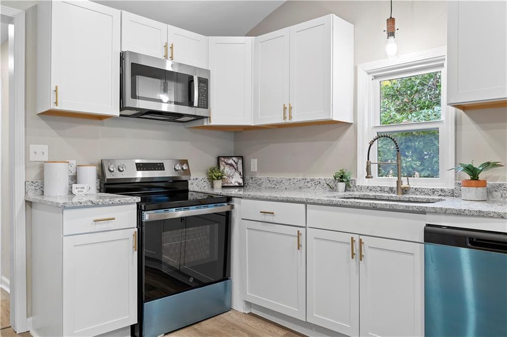 3 bedroom, 2 bathroom, 1,034 sq ft single family residence for sale at 118 Perry Street, Monroe, GA 30655 — photo 7