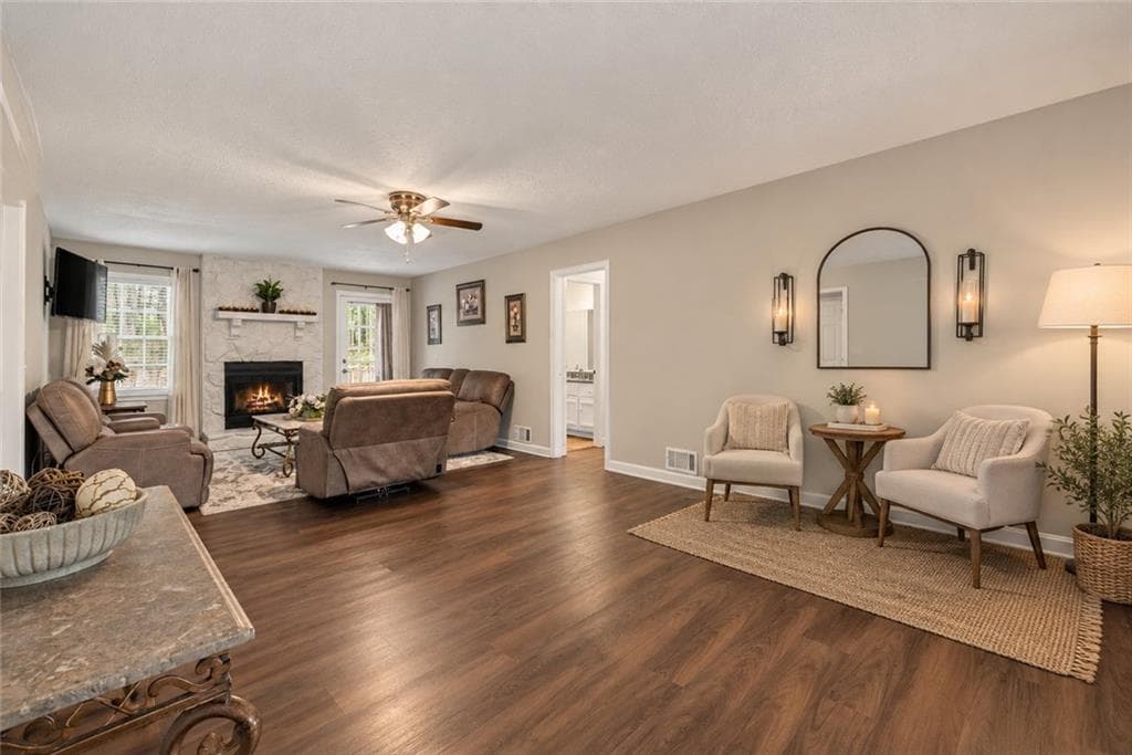 3 bedroom, 2 bathroom, 1,472 sq ft single family residence for sale at 3760 Sunny Hill Drive, Loganville, GA 30052 — photo 3