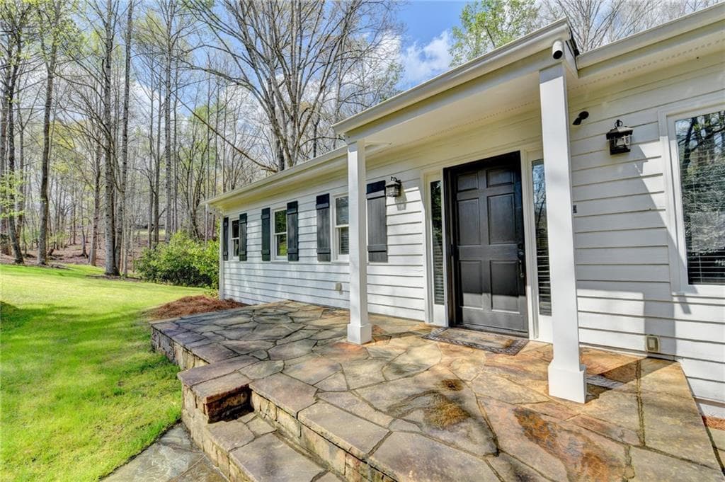 3 bedroom, 3 bathroom, 2,756 sq ft single family residence for sale at 2435 Southers Circle, Suwanee, GA 30024 — photo 5