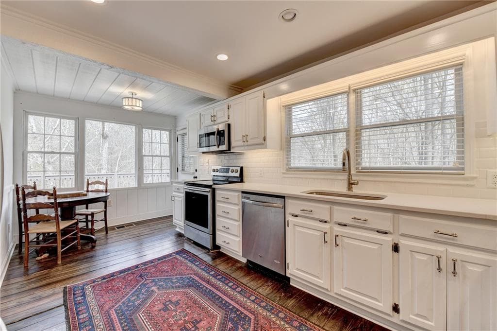 3 bedroom, 3 bathroom, 2,756 sq ft single family residence for sale at 2435 Southers Circle, Suwanee, GA 30024 — photo 8
