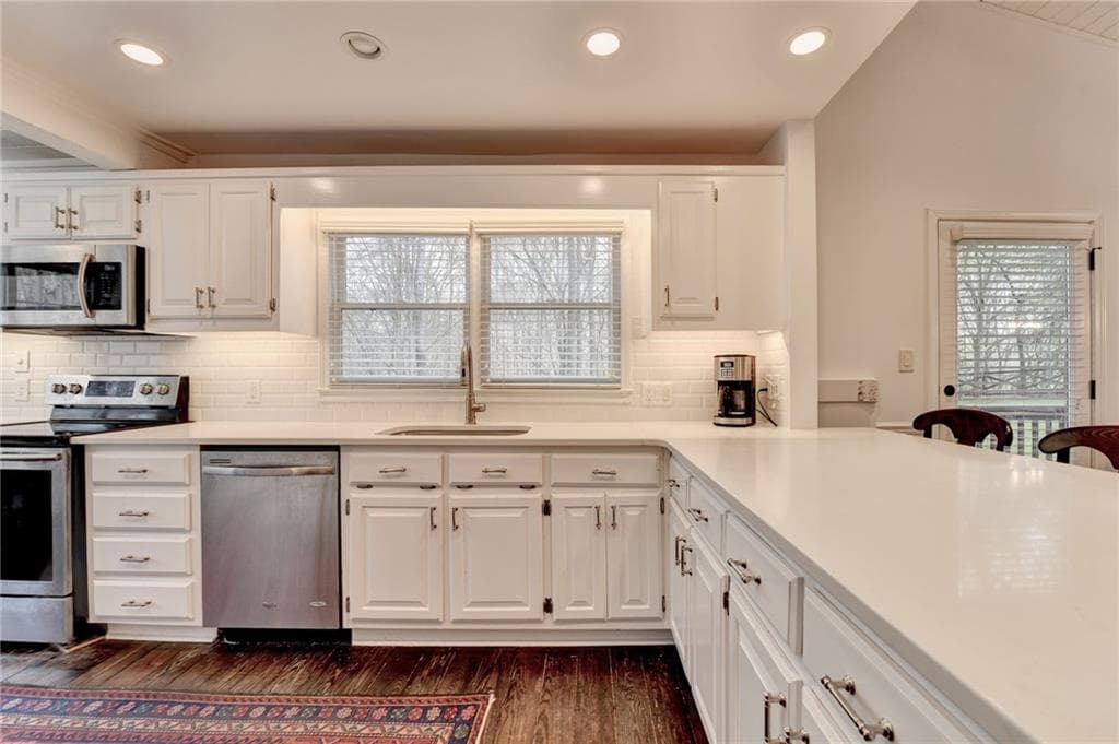 3 bedroom, 3 bathroom, 2,756 sq ft single family residence for sale at 2435 Southers Circle, Suwanee, GA 30024 — photo 9