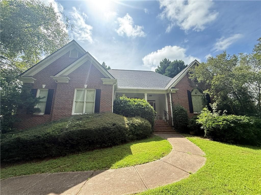 5 bedroom, 4 bathroom, 2,515 sq ft single family residence for sale at 8521 Parkview Court, Monroe, GA 30656