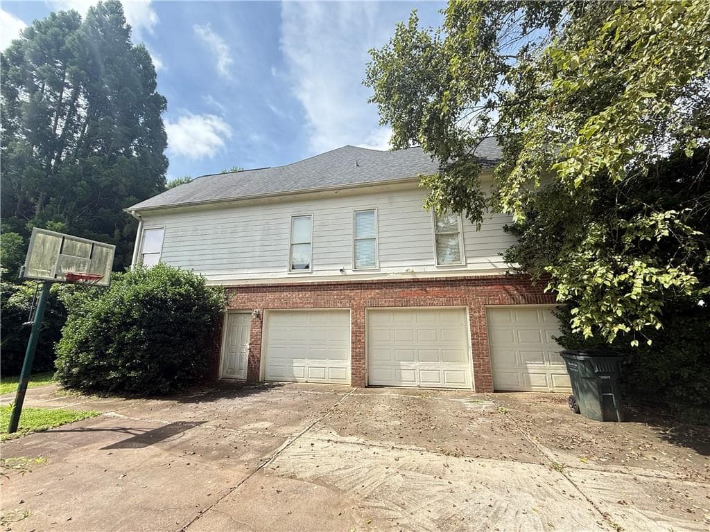 5 bedroom, 4 bathroom, 2,515 sq ft single family residence for sale at 8521 Parkview Court, Monroe, GA 30656 — photo 3