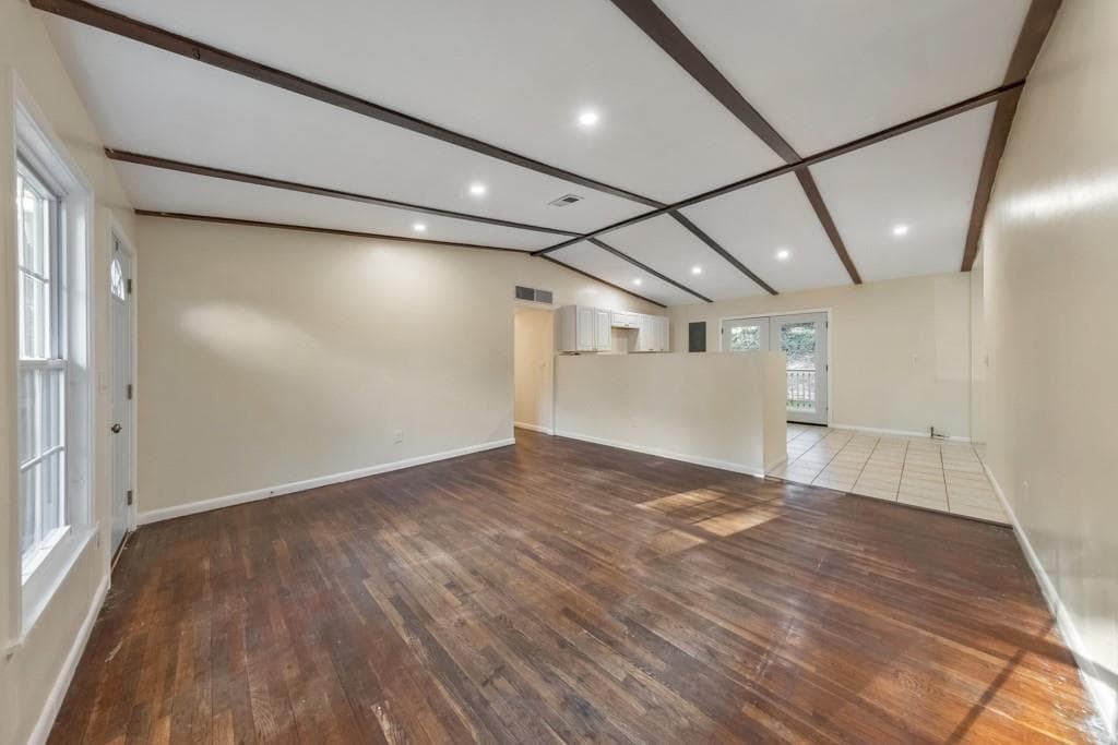 3 bedroom, 2 bathroom, 1,377 sq ft single family residence for sale at 2518 Carolyn Drive, Smyrna, GA 30080 — photo 7