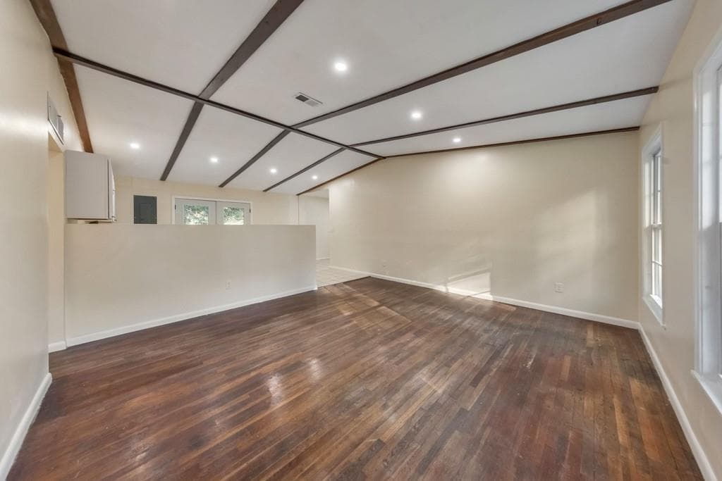 3 bedroom, 2 bathroom, 1,377 sq ft single family residence for sale at 2518 Carolyn Drive, Smyrna, GA 30080 — photo 6