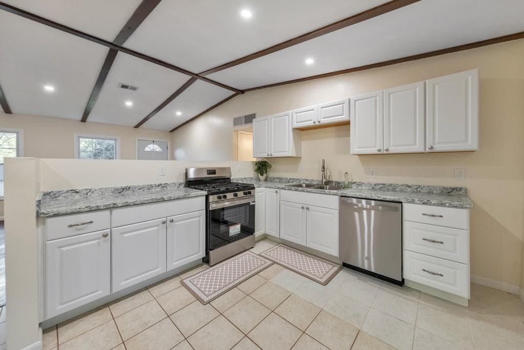 3 bedroom, 2 bathroom, 1,377 sq ft single family residence for sale at 2518 Carolyn Drive, Smyrna, GA 30080 — photo 10