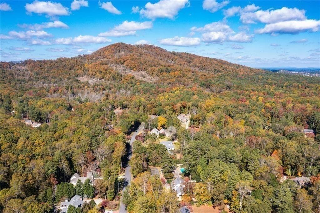 5 bedroom, 5 bathroom, 4,864 sq ft single family residence for sale at 521 Heyward Circle, Marietta, GA 30064 — photo 7