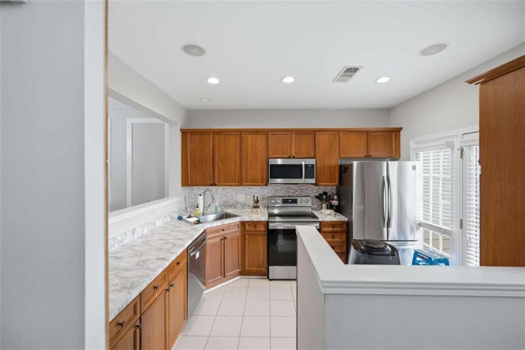 2 bedroom, 3 bathroom, 1,626 sq ft condominium for sale at 2040 Hoods Fort Circle 18, Kennesaw, GA 30144 — photo 5