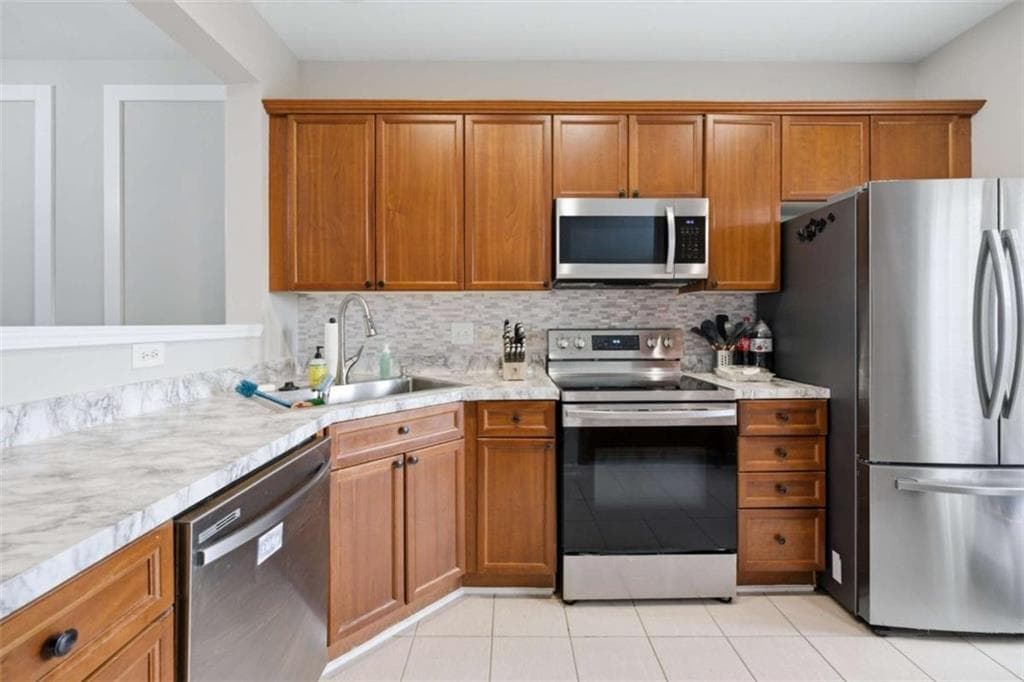 2 bedroom, 3 bathroom, 1,626 sq ft condominium for sale at 2040 Hoods Fort Circle 18, Kennesaw, GA 30144 — photo 6