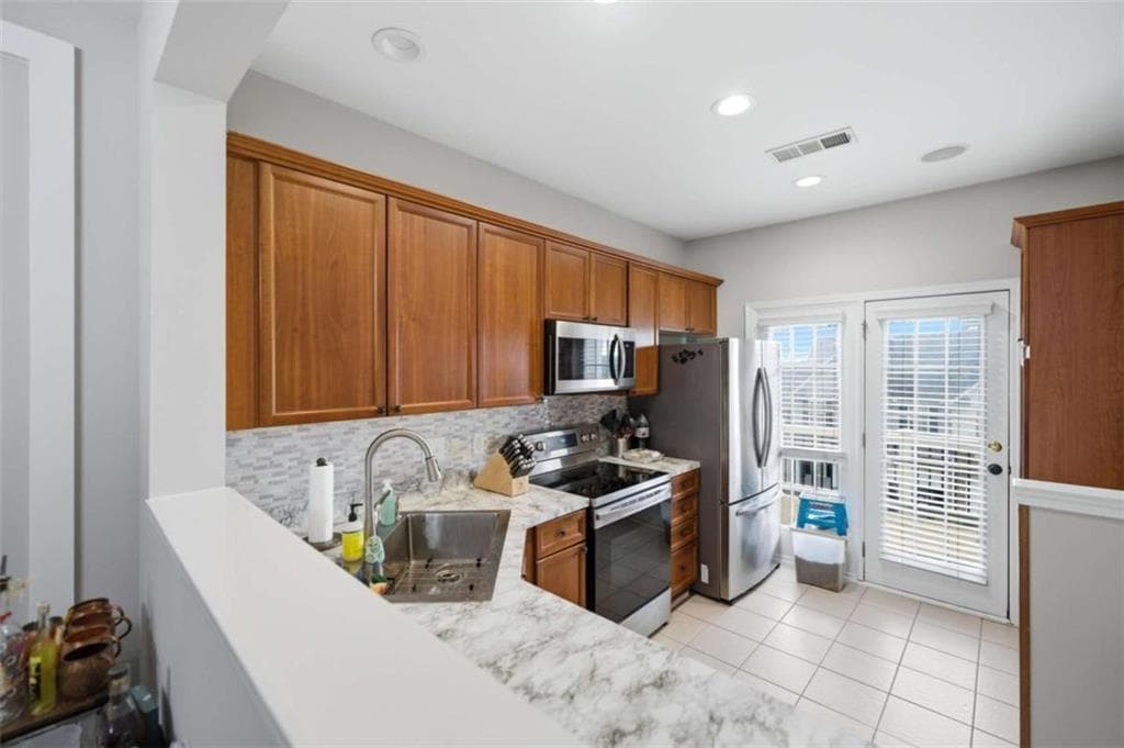 2 bedroom, 3 bathroom, 1,626 sq ft condominium for sale at 2040 Hoods Fort Circle 18, Kennesaw, GA 30144 — photo 9