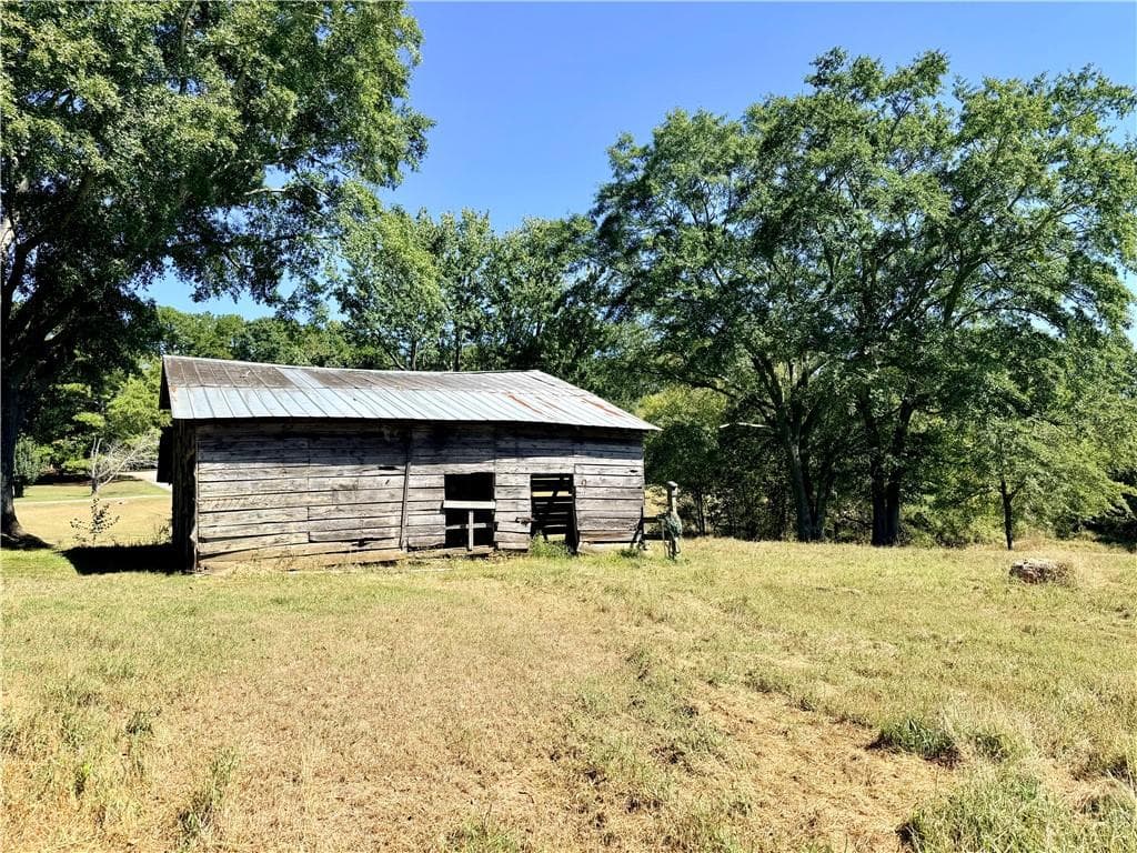 2 bedroom, 2 bathroom, 1,188 sq ft single family residence for sale at 335 Craigtown Road, Calhoun, GA 30701 — photo 4